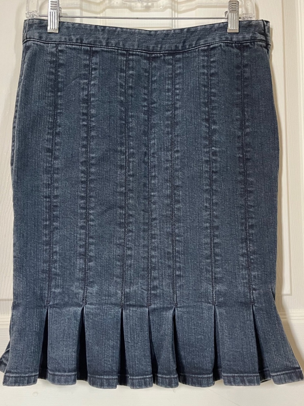Club Monaco Size 2 Dark Blue Denim Seamed Skirt Pleated Drop Hem Y2K